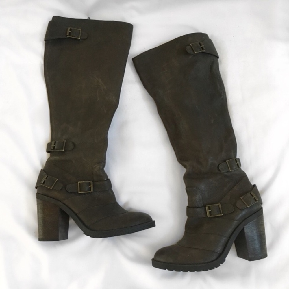 ⚡️SALE⚡️Me Too Brown Distressed Leather Heel Boots - Picture 2 of 4